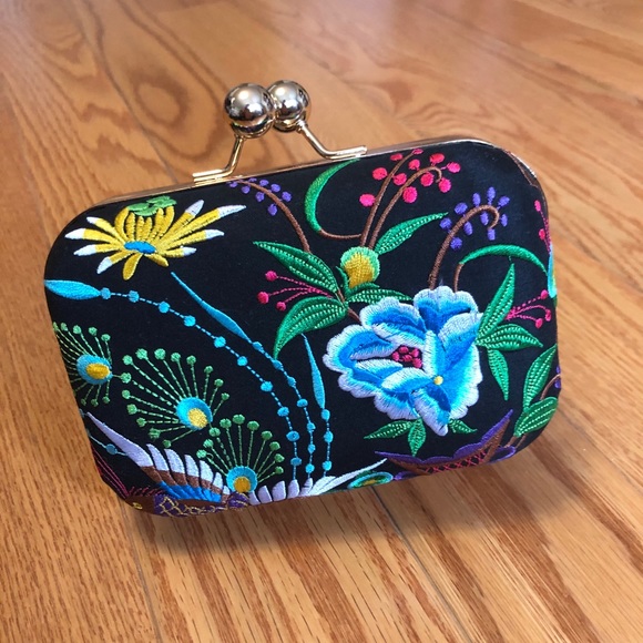 Hand stitched clutch - Picture 2 of 5